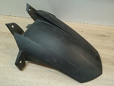 UN GARDE BOUE ARRIERE