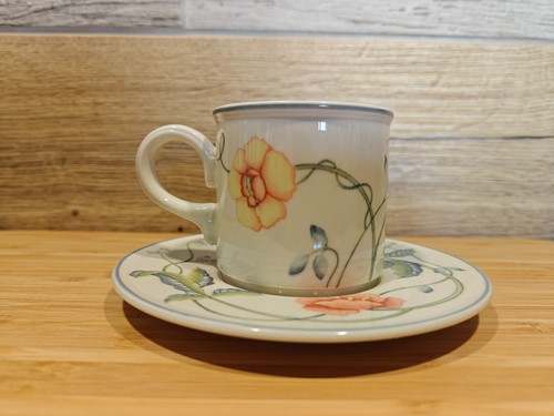 Tasse café sa soucoupe - à, et