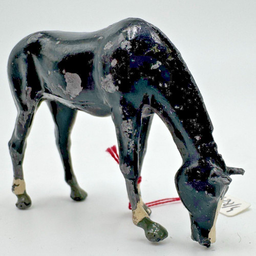 Cheval qui broute - , britains
