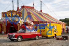 PEUGEOT 404 DU CIRQUE PINDER