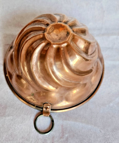 Ancien moule gateaux pour - moule, a