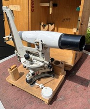 Tachéomètre autoréducteur