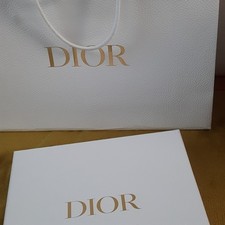 Boite   DIOR  27x27x4 avec Sac