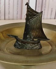 Ancien Vide Poche Cendrier Laiton Et Régule Décor Bateau