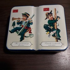 Boîte en métal en forme de