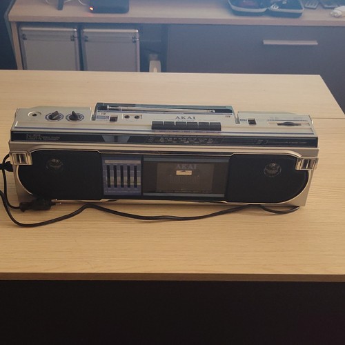 Akai 220 radio cassette - akai, aj-220
