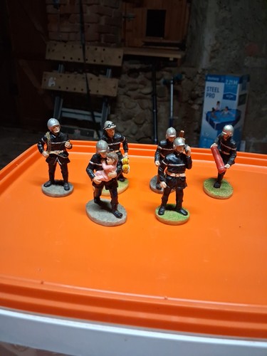 Lot figurines de - un,