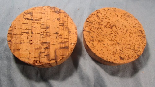 Gros bouchons anciens en - 2,