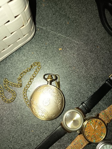 Montre poche quartz dorée - de,