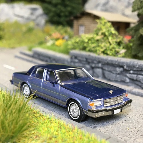 Chevrolet caprice bleu clair - bleu,