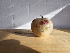 pomme porte crayon en marbre decor florales H6cm