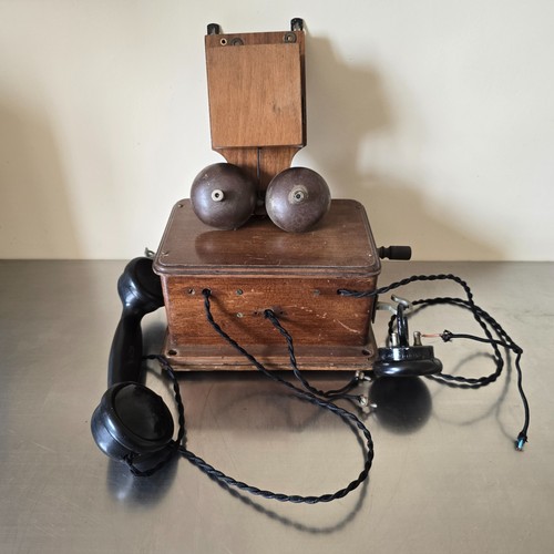 Rare téléphone mural ancien