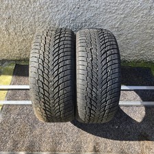 2 Pneus hiver 225/40 R19 93V