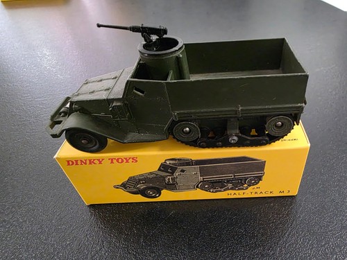 Dinky toys militaires half - militaires,