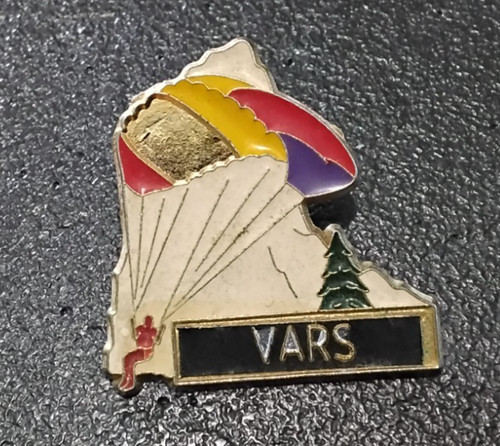 Pin sport montagne - pin’s,