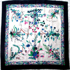 GUCCI  Foulard  soie  en TBEG