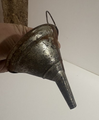 Petit entonnoir ancien - , en