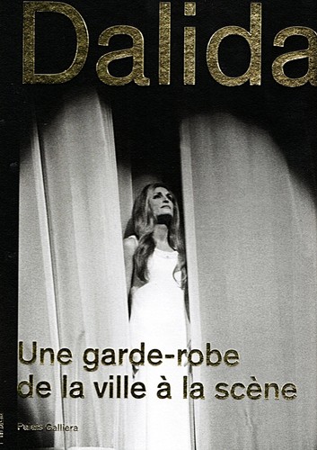 Dalida une garde - —, de