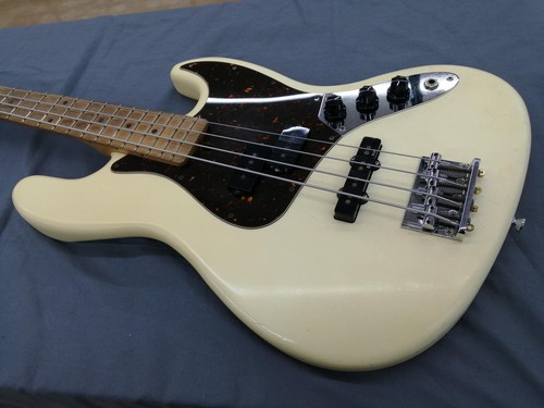 Guitare basse électrique