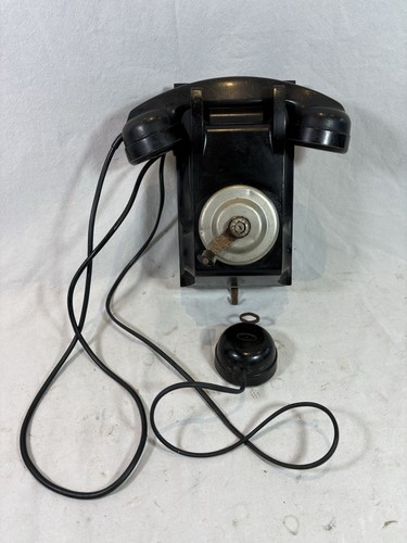 Ancien téléphone mural - téléphone,