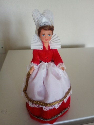 Poupée folklorique régionale