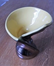 vase jaune et bronze noir