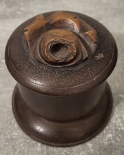 Ancien pot à tabac en bois