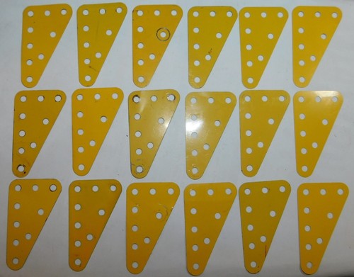 Yellow triangle plates - 18,