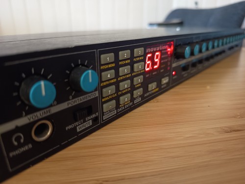 Novation bass station rack - bass, 1