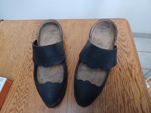 Paire sabots anciens en - paire,