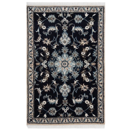 Tapis oriental noué la - à,
