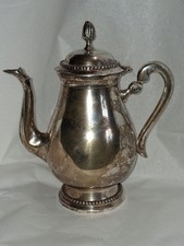 Théière ancienne en métal