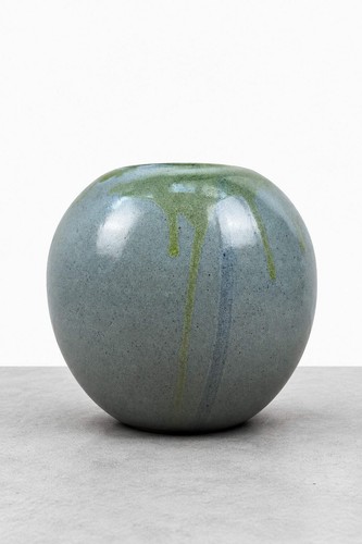 Vase boule signé - , en