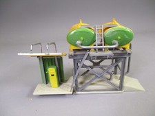 LQ1589 FALLER 145 HO TRAIN 1/87 model mounted gas oil tanks + station