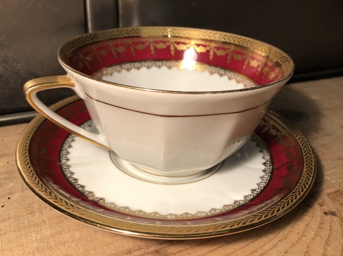 Tasse sous - et,