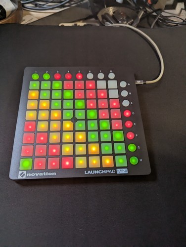 Novation launchpad mini mk1 - mini,