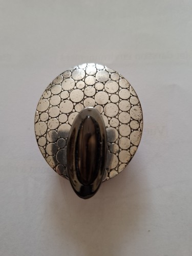 Grande broche aimantée - , en