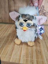peluche interactif Furby Frog