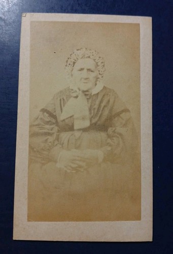 1870 dame âgée - 1870, coiffe