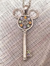 Collier pendentif clé MicKey