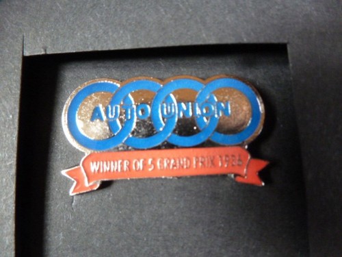 Pin badge auto car - pin, voiture