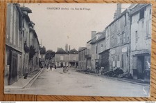 Chaource - La Rue de l'Etape - Bibliothèque - Boulangerie Bourgeat