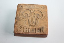 Art populaire boite à timbres ou autre en bois sculpté signe zodiaque " Bélier "