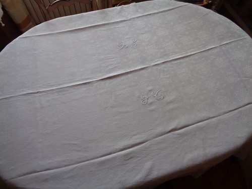 Belle nappe damassée - damassÉe,, brodÉe