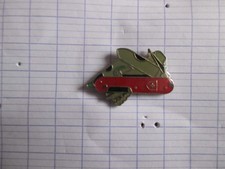 pin's  couteau Suisse