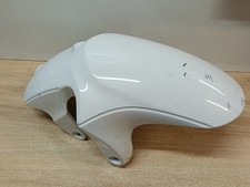 UN CARENAGE GARDE BOUE AVANT