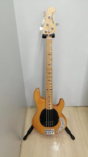 Guitare basse électrique