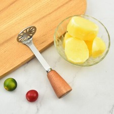 Masseuse de pommes de terre manuelle efficace avec poignée en bois pour l'alime
