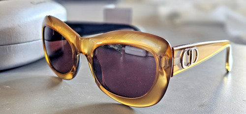 Paire lunettes soleil - de, de