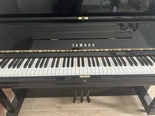 Yamaha U3 Upright Piano – Showroom Condition